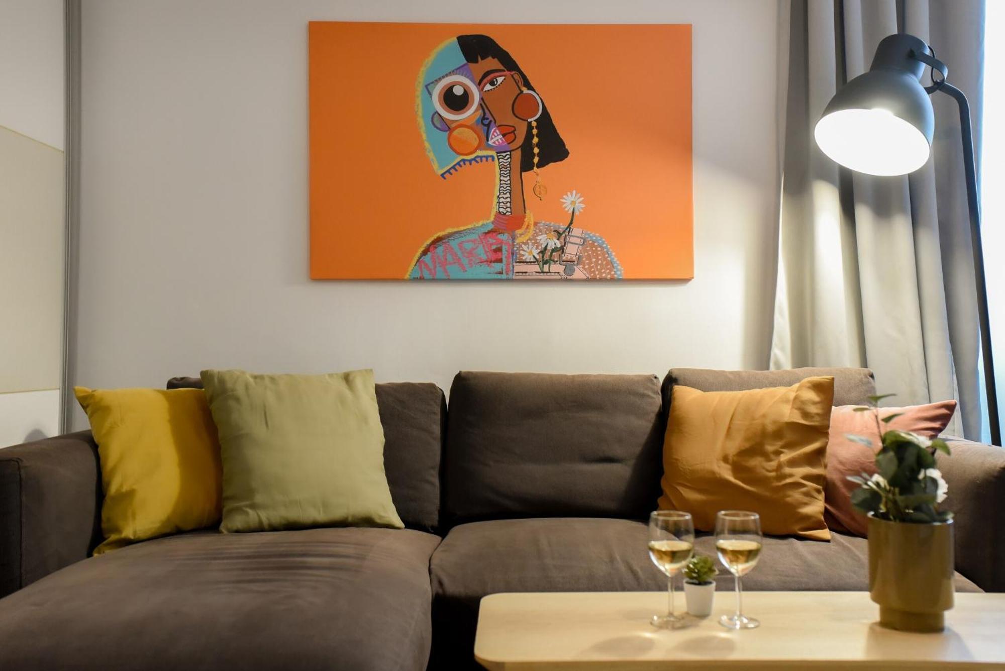 Cozy 2-bedroom Retreat In The Heart Of History Apartment