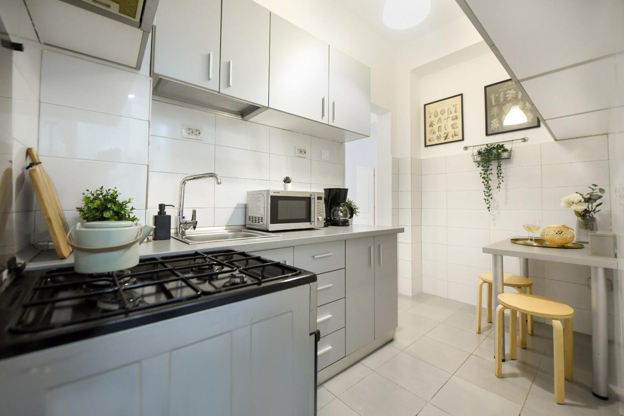 Cozy 2-bedroom Retreat In The Heart Of History * Bucharest